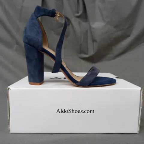 BOXED PAIR OF ALDO JERAYCLYA OPEN TOE HEELED SANDALS IN NAVY SIZE 4