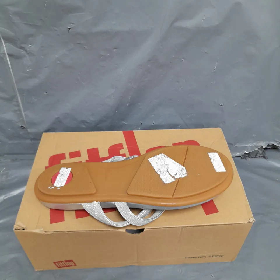 FITFLOP LADIES THONG SANDALS SILVER GLITTER SIZE 8