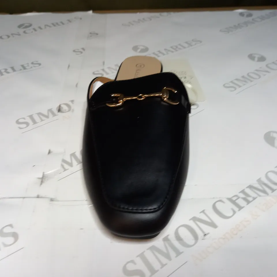 PAIR OF KASARA BAR MULE SLIP-ON SHOES IN BLACK SIZE 4