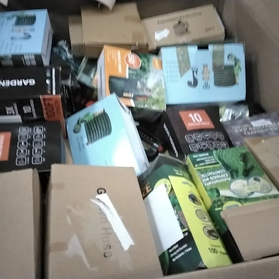 PALLET CONTAINING LARGE QUANTITIES OF HOSES