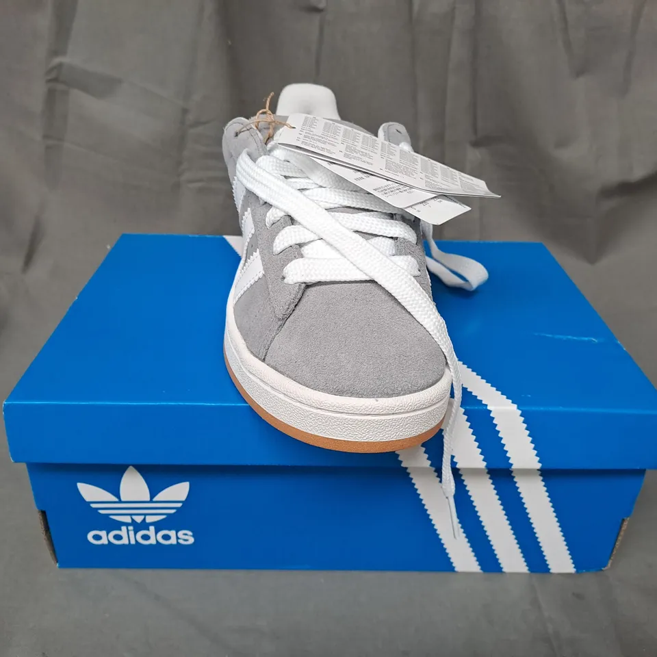 BOXED PAIR OF ADIDAS 00S J SHOES IN GREY UK SIZE 4.5