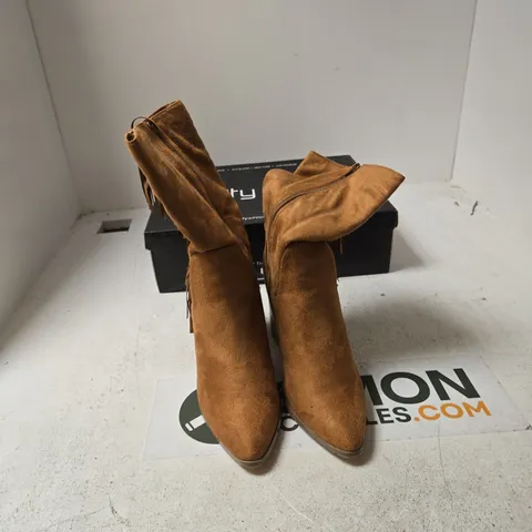 CITY CHIC MID BOOT TASSEL – UK 6 (EU 39) – TAN SUEDE