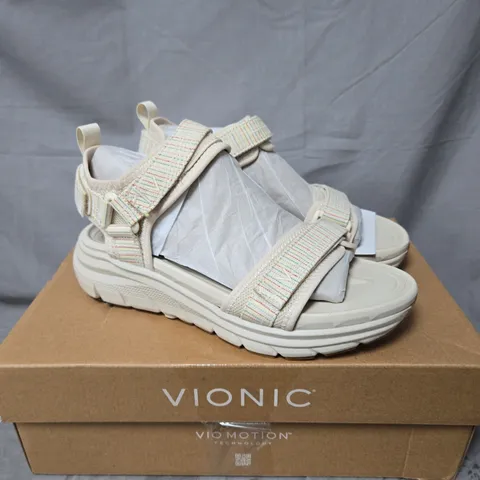 BOXED VIONIC WALK MAX SANDALS IN CREAM - SIZE 4