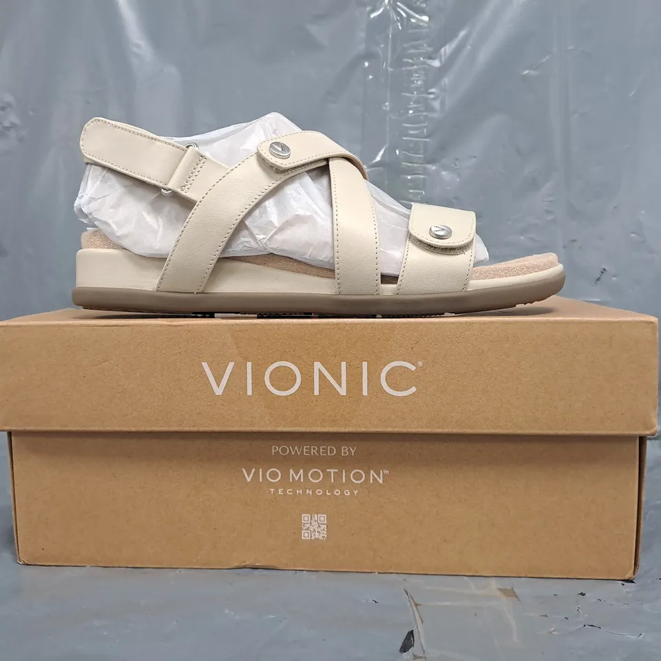 BOXED PAIR OF VIONIC OPEN TOE STRAPPY SANDALS IN DUSTY CREAM SIZE UK 4