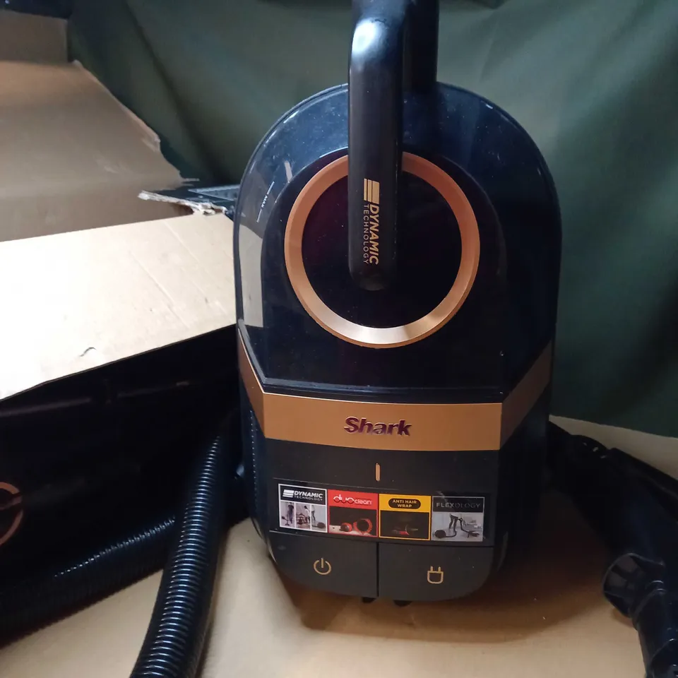 BOXED SHARK BAGLESS CYLINDER PET VACUUM CLEANER