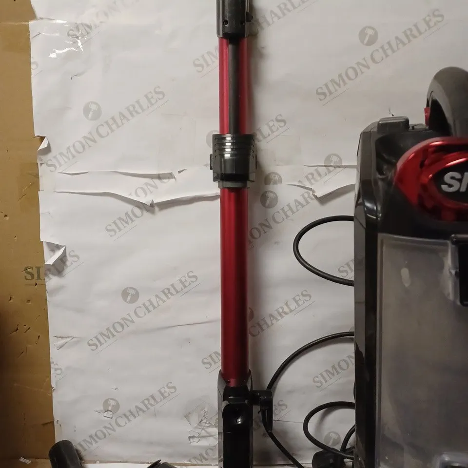 SHARK HOOVER