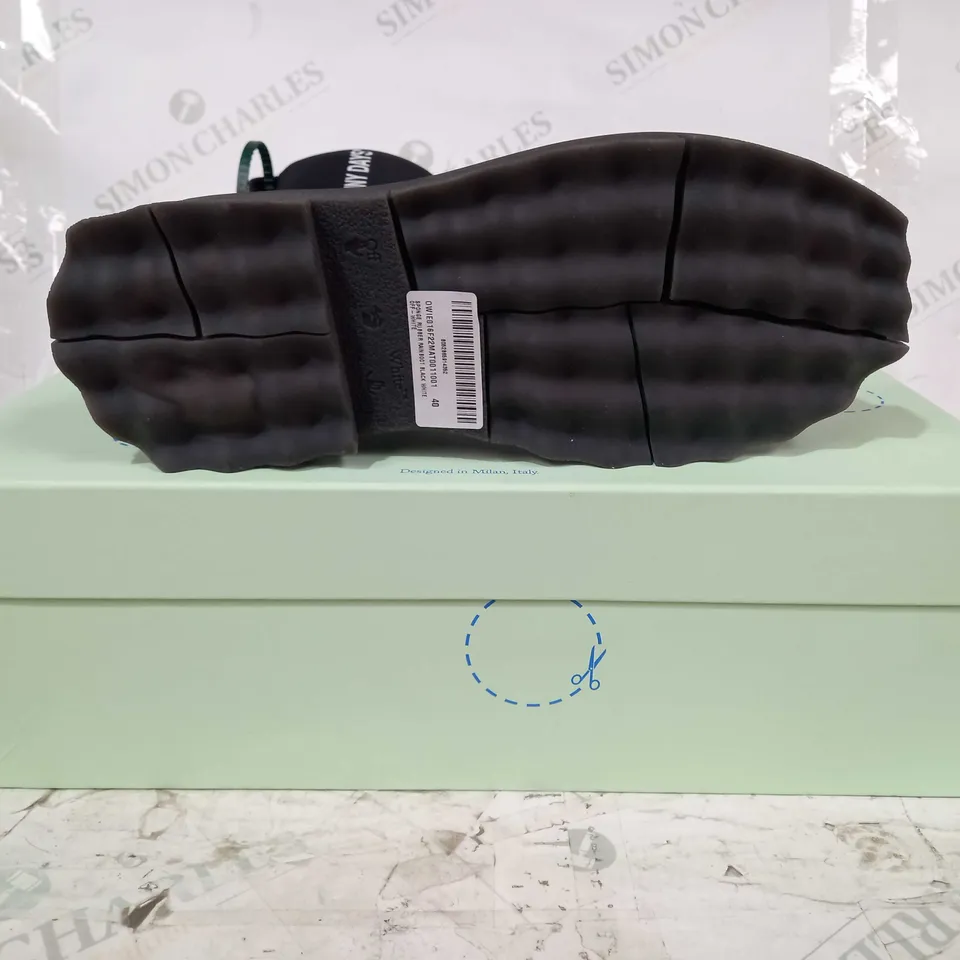 BOXED PAIR OF OFF WHITE SPONGE RUBBER RAINBOOTS IN BLACK UK SIZE 7