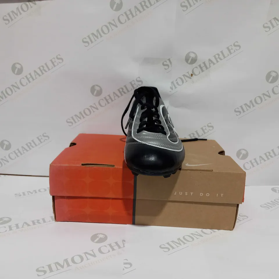 NIKE ULTRA CCEL 2 F.G FOOTBALL BOOTS IN BLACK AND WHITE- UK SIZE 6.5