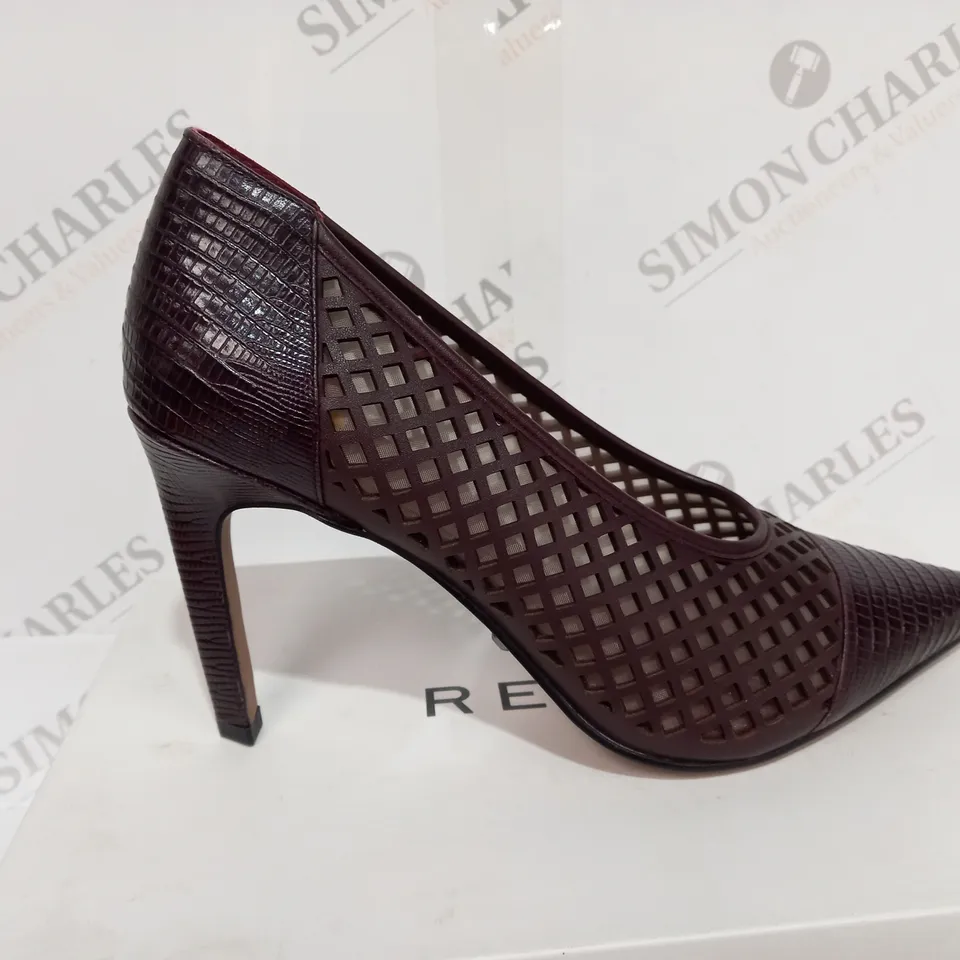 BOXED REISS CLOVER LIZARD STYLE POMEGRANATE COLOURED HEELS - SIZE 6