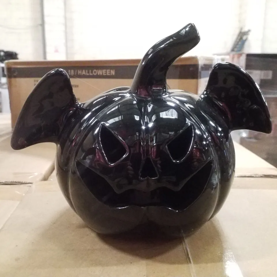 PALLET CONTAINING BRAND NEW HALLOWEEN DECORATIONS INCLUDING LIGHT UP BAT PUMPKINS & JACK SKELETON MASKS