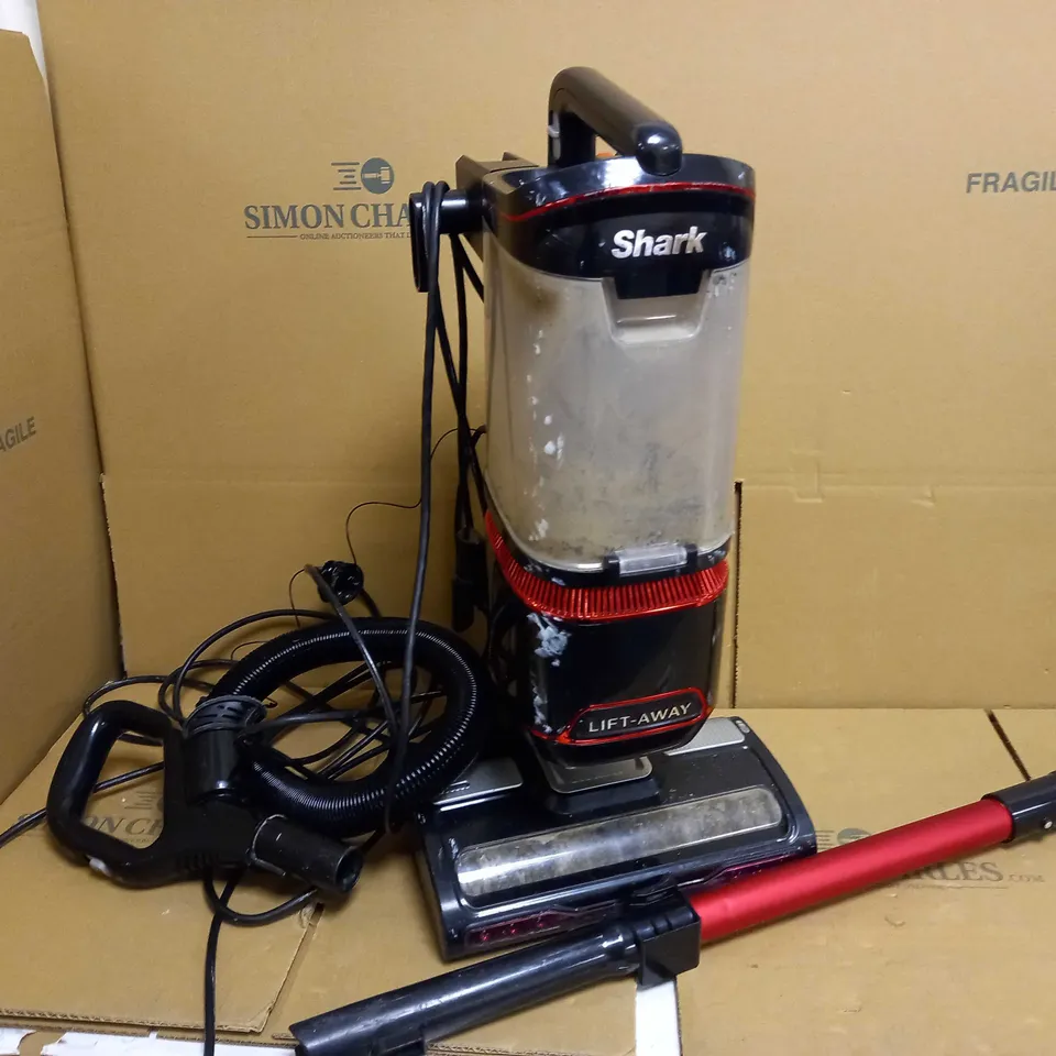 SHARK UPRIGHT VACUUM CLEANER NV602UKT