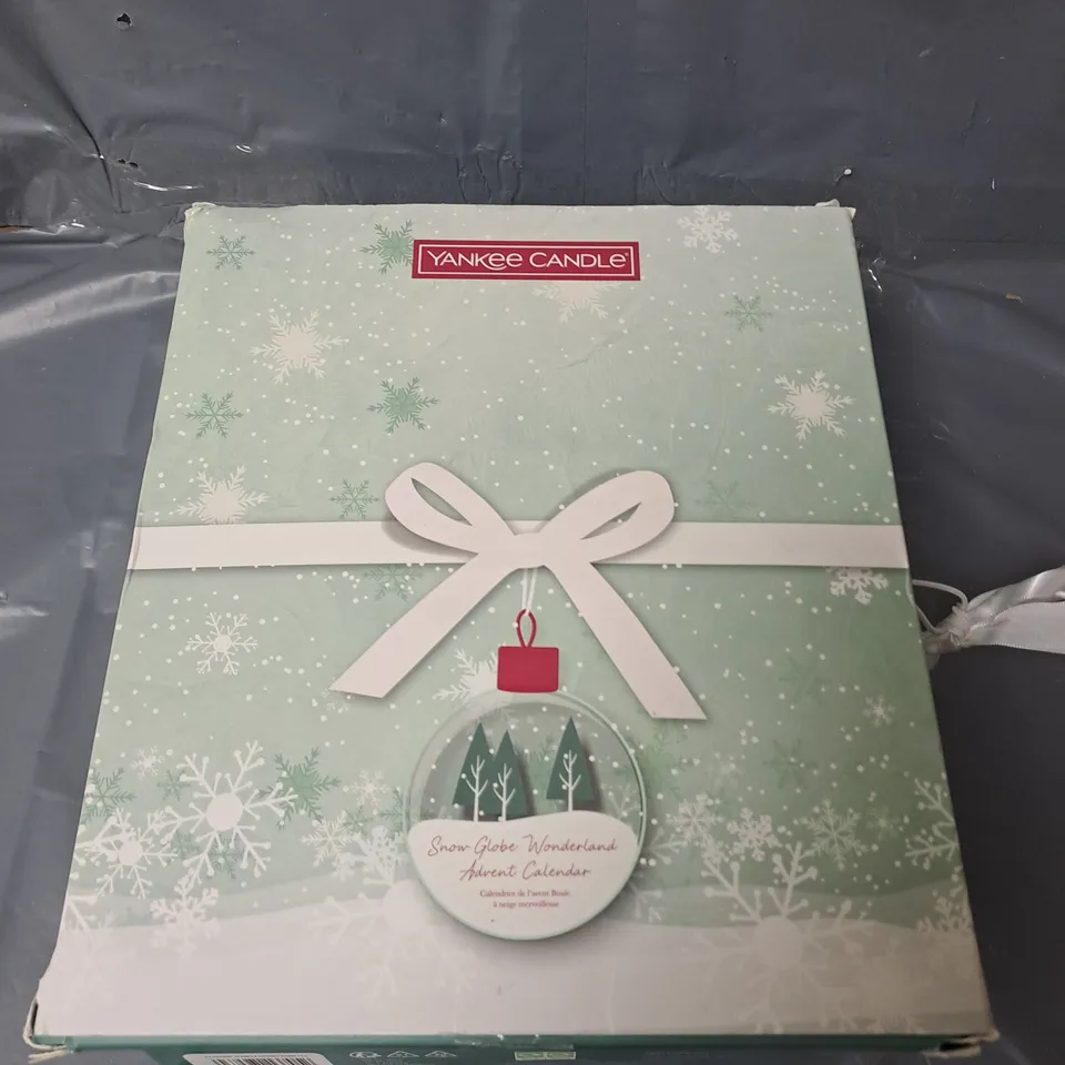 YANKEE CANDLE SNOW GLOBE WONDERLAND ADVENT CALENDAR