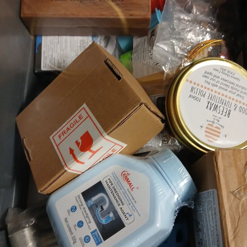 APPROXIMATEY 15 HOUSEHOLD ITEMS TO INCLUDE CAUSTIC SODA, STICKY FLY TRAPS AND TOILET FRESHENER