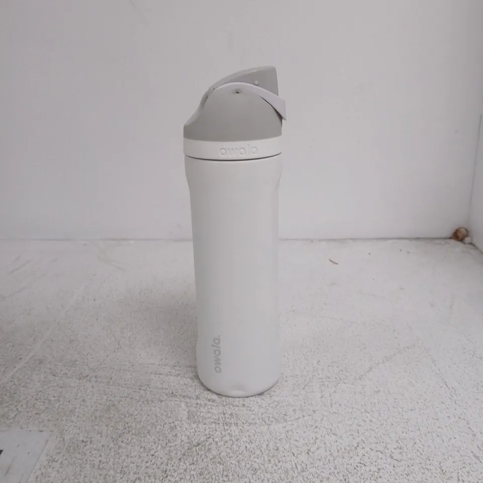 OWALA WATER BOTTLE – WHITE WITH GREY FLIP-TOP LID 710ML