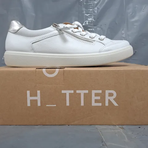 BOXED PAIR OF HOTTER CHASE II WIDE SHOES IN WHITE/SILVER SIZE UK 5