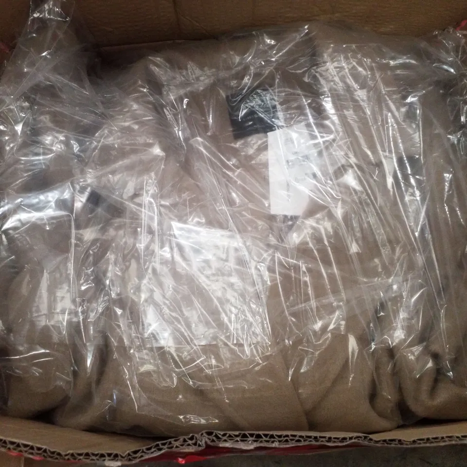 PALLET CONTAINING ASSORTED CLOTHING  INCLUDING SWEATPANTS, HARRISON COATS & LACE CAMIS