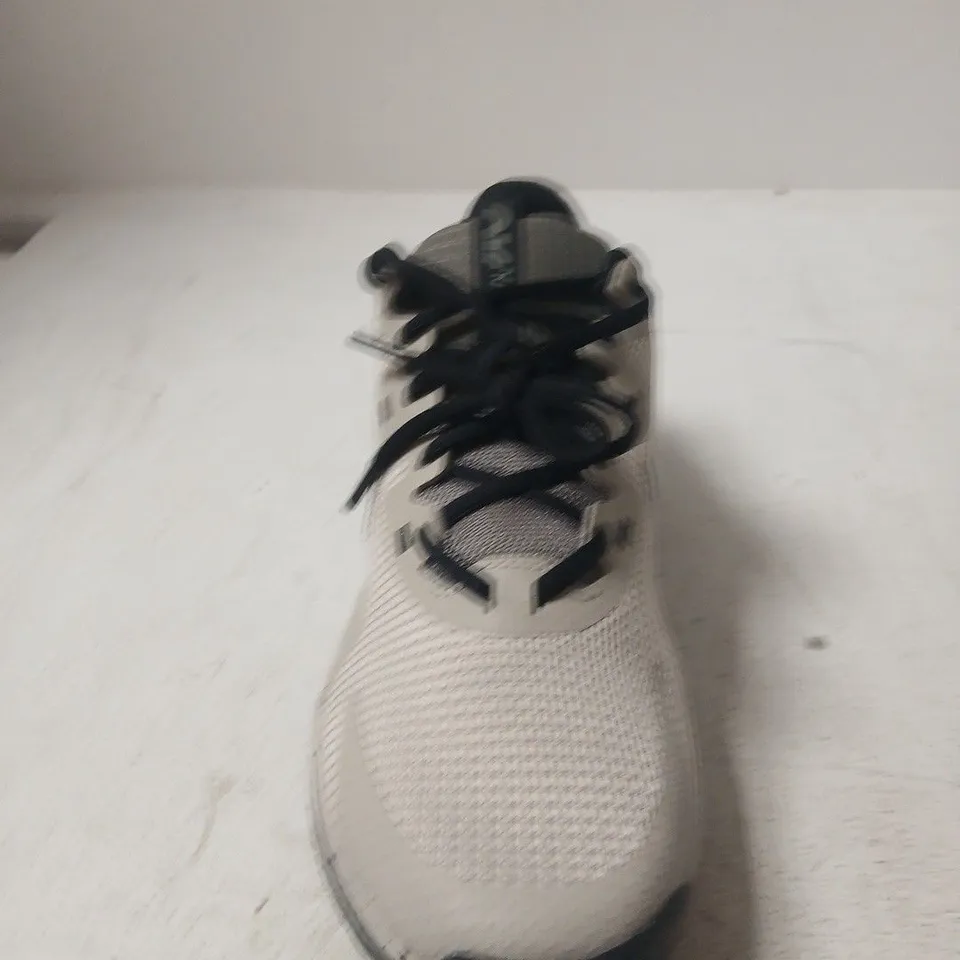 NIKE AIR MAX RUNNING SHOES – SIZE 7.5