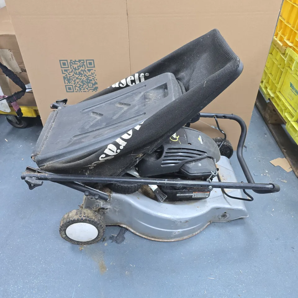BRIGGS & STRATTON Q45 LAWNMOWER
