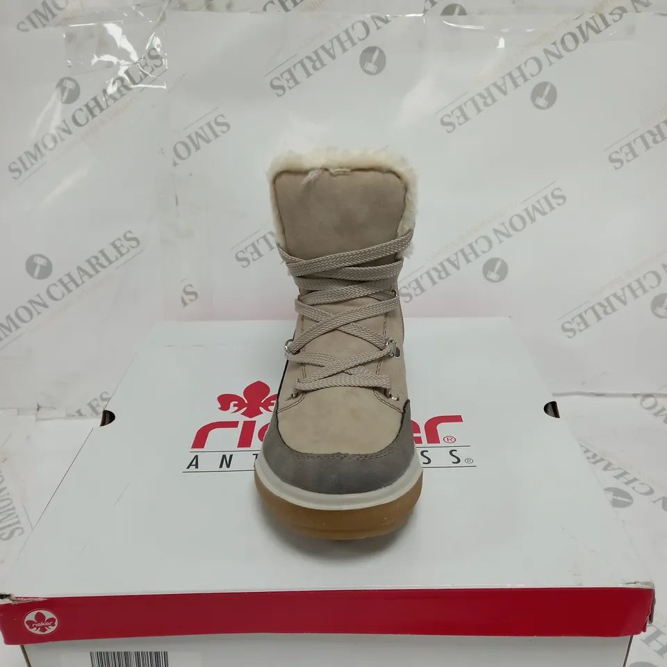 BOXED PAIR OF RIEKER ANTISTRESS WARM HIKING BOOTS SIZE 4 CREAM 