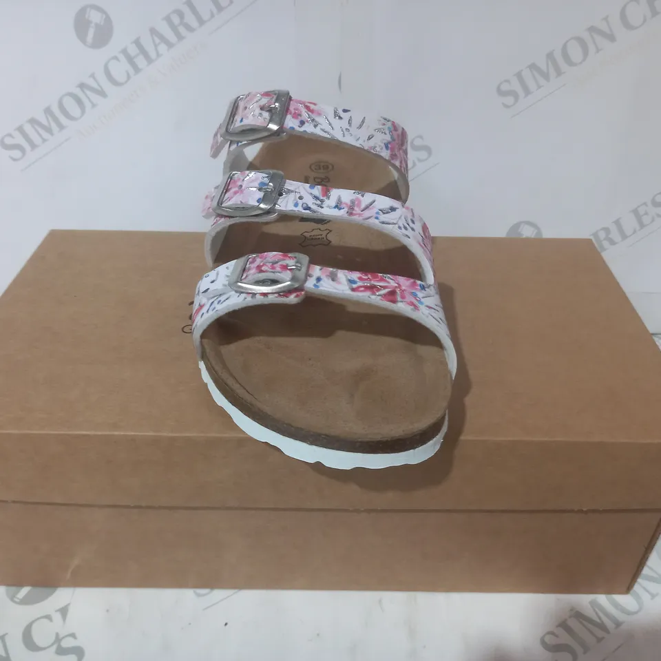 BOXED PAIR OF BONOVA OPEN TOE SANDALS IN WHITE/PINK/BLUE FLORAL DESIGN SIZE 6
