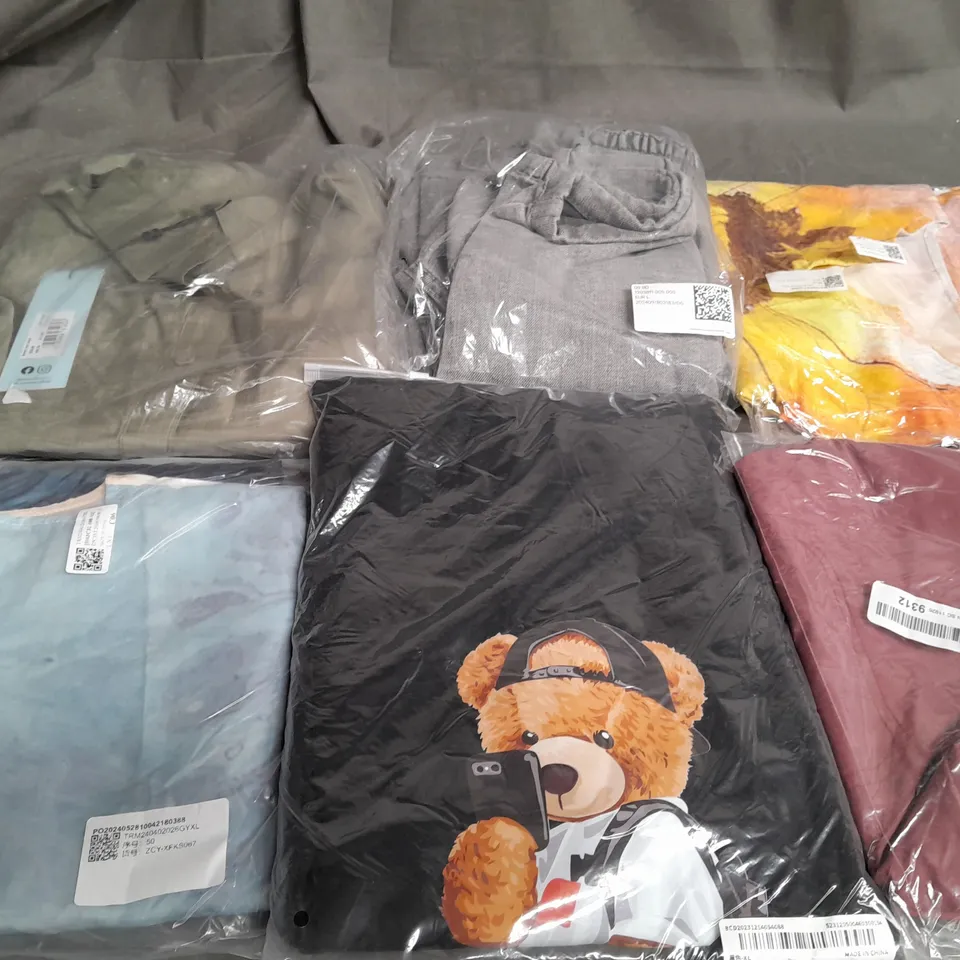 BOX OF APPROXIMATELY 25 ASSORTED CLOTHING ITEMS TO INCLUDE - JUMPERS, TOPS, DRESSES ETC