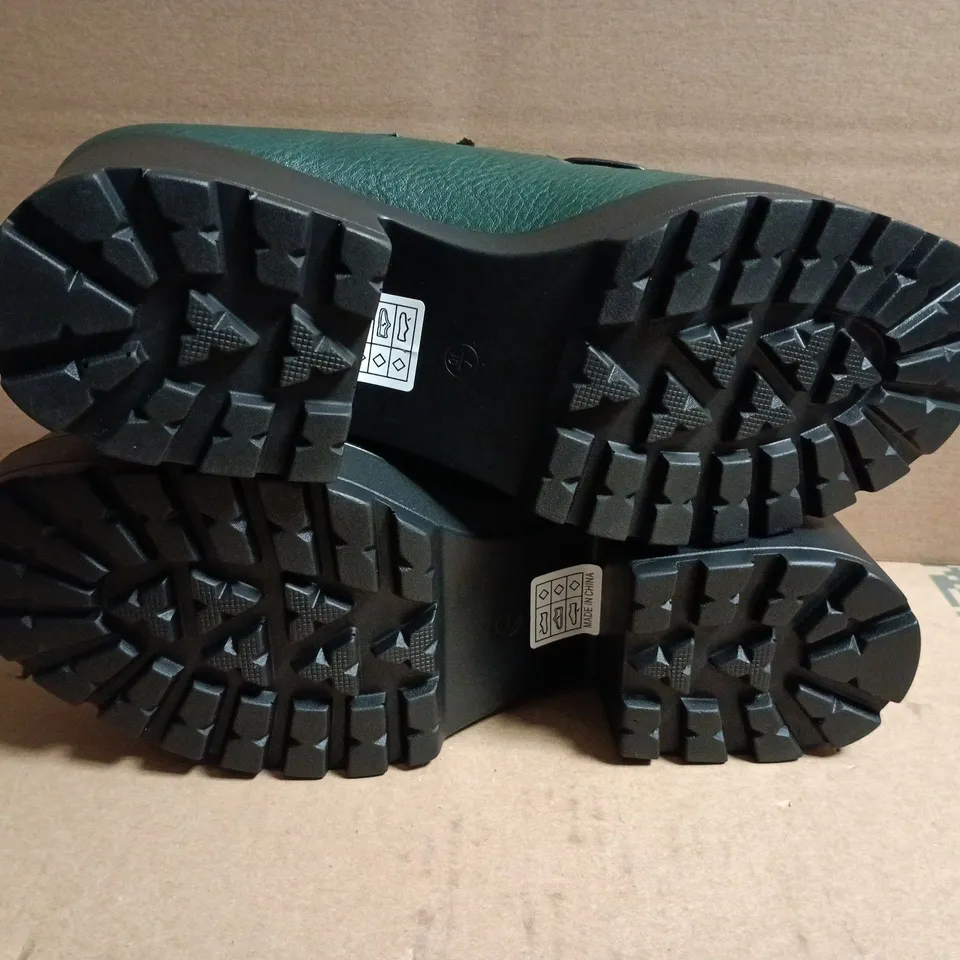 BOXED KOI TIRA JUNIPER STITCHED UP GREEN PLATFORM LOAFERS WITH BUCKLE STRAP - UK 7