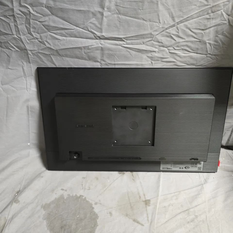 SAMSUNG FLAT SCREEN TV – BLACK 24IN WITH ACCESSORIES AND STAND. SCREEN CRACKED