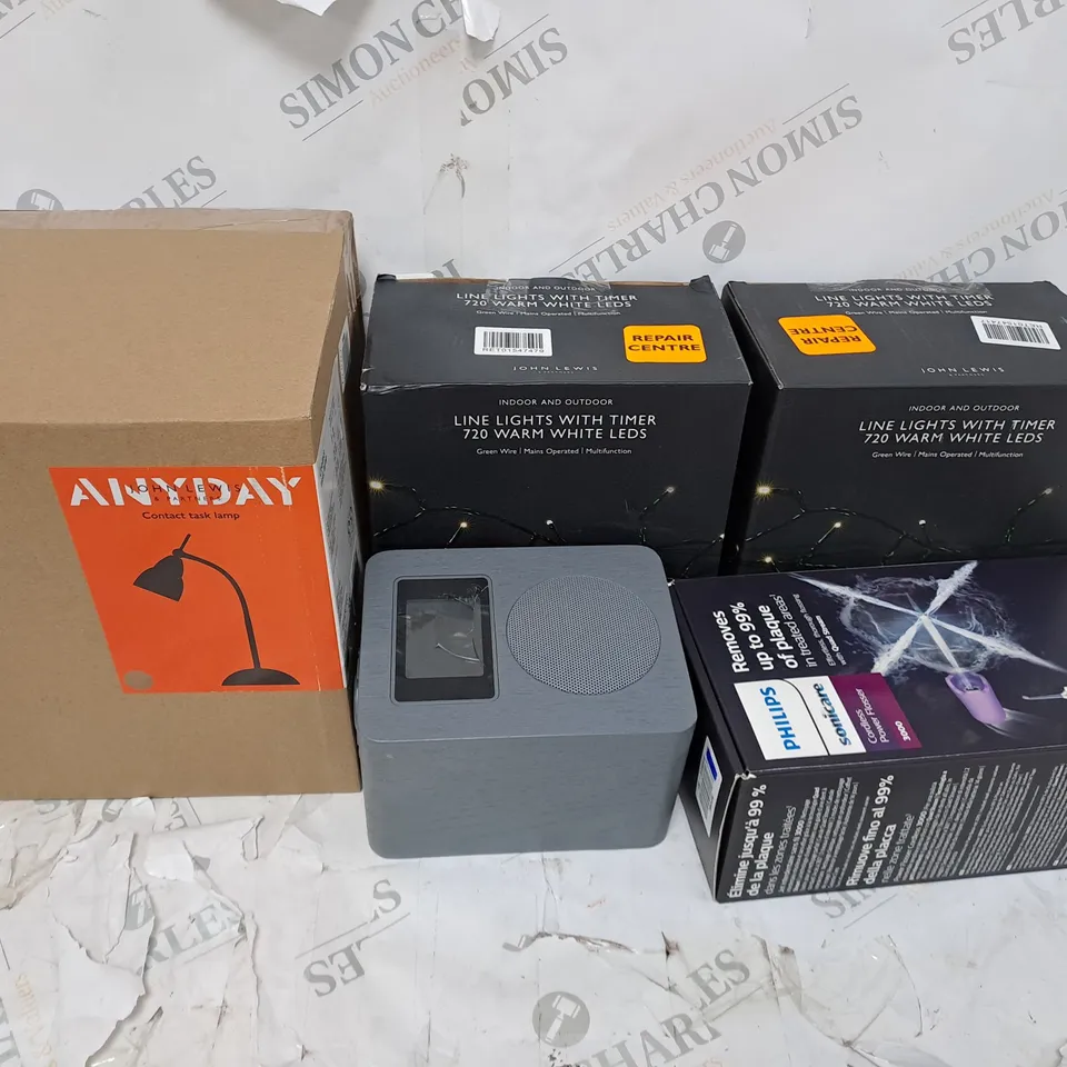 LARGE BOX OF ASSORTED ELECTRICAL ITEMS TOO INCLUDE OUTDOOR LIGHTING , LAMPS AND RADIOS