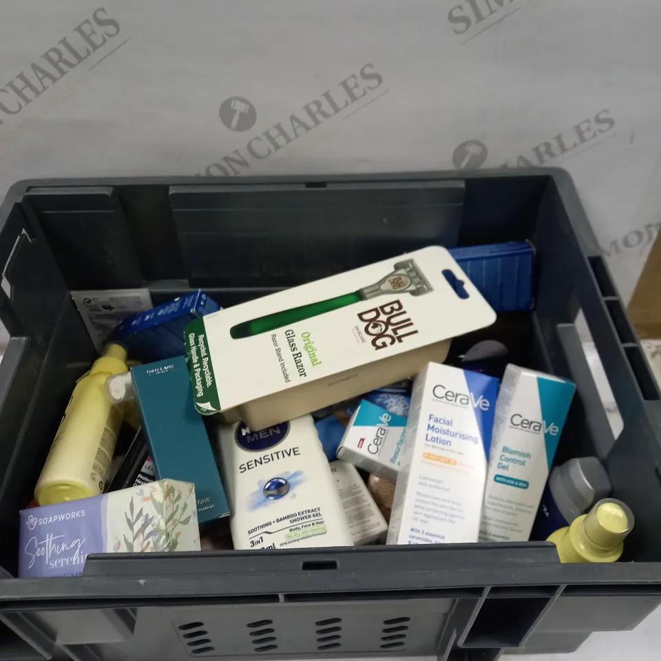 LOT TO CONTAIN 25 ASSORTED UNISEX BODY CARE AND BEAUTY PRODUCTS, INCLUDES RAZORS, MOISTURISER AND MAKEUP