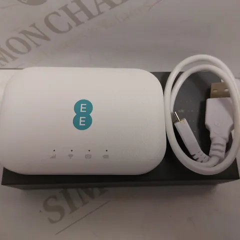 BOXED EE MINI HUB - WHITE