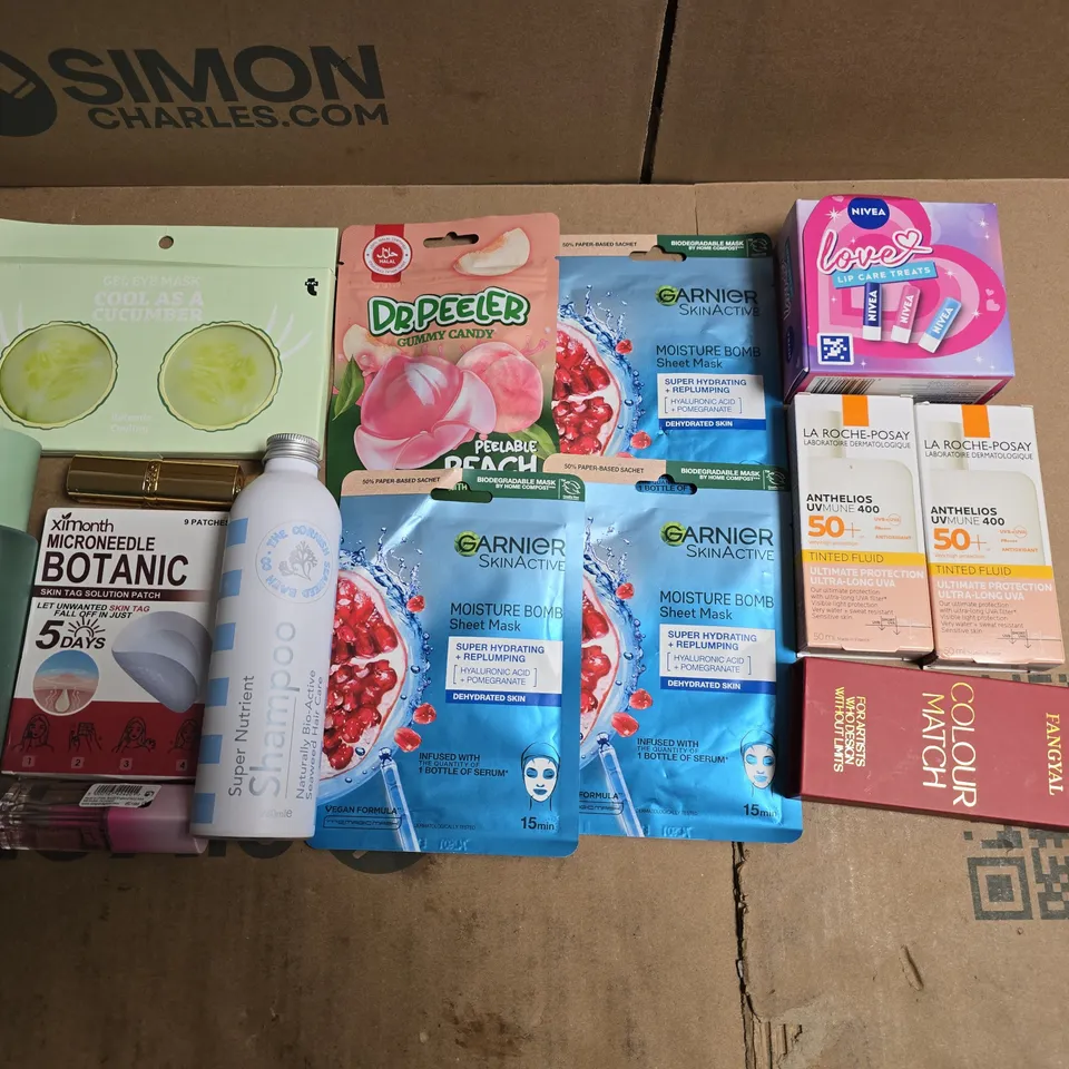 LOT OF APPROXIMATELY 20 ASSORTED HEALTH AND BEAUTY ITEMS TO INCLUDE GARNIER SHEET MASKS, AVEENO SHAMPOO AND TINTED FLUID