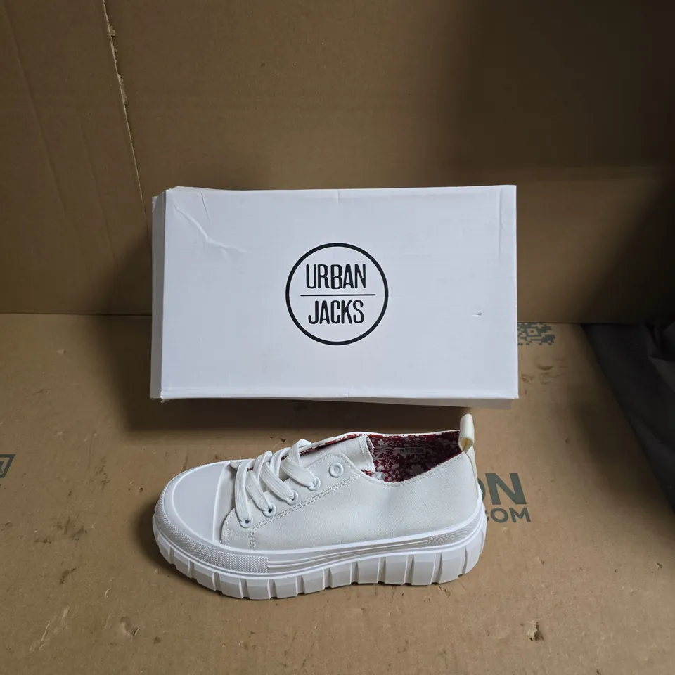 URBAN JACKS WHITE CANVAS TRAINERS – WOMEN'S - UK SIZE 4 