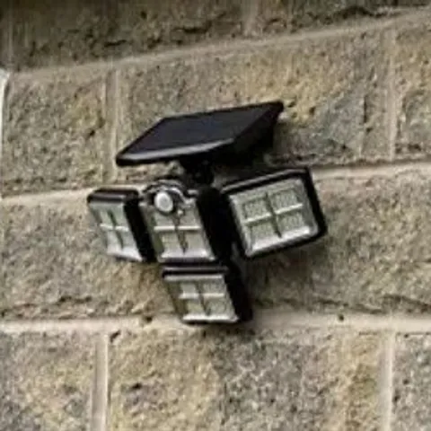 SFIXX SOLAR SENSOR SECURITY WALL LIGHT - 4 HEADS WITH REMOTE
