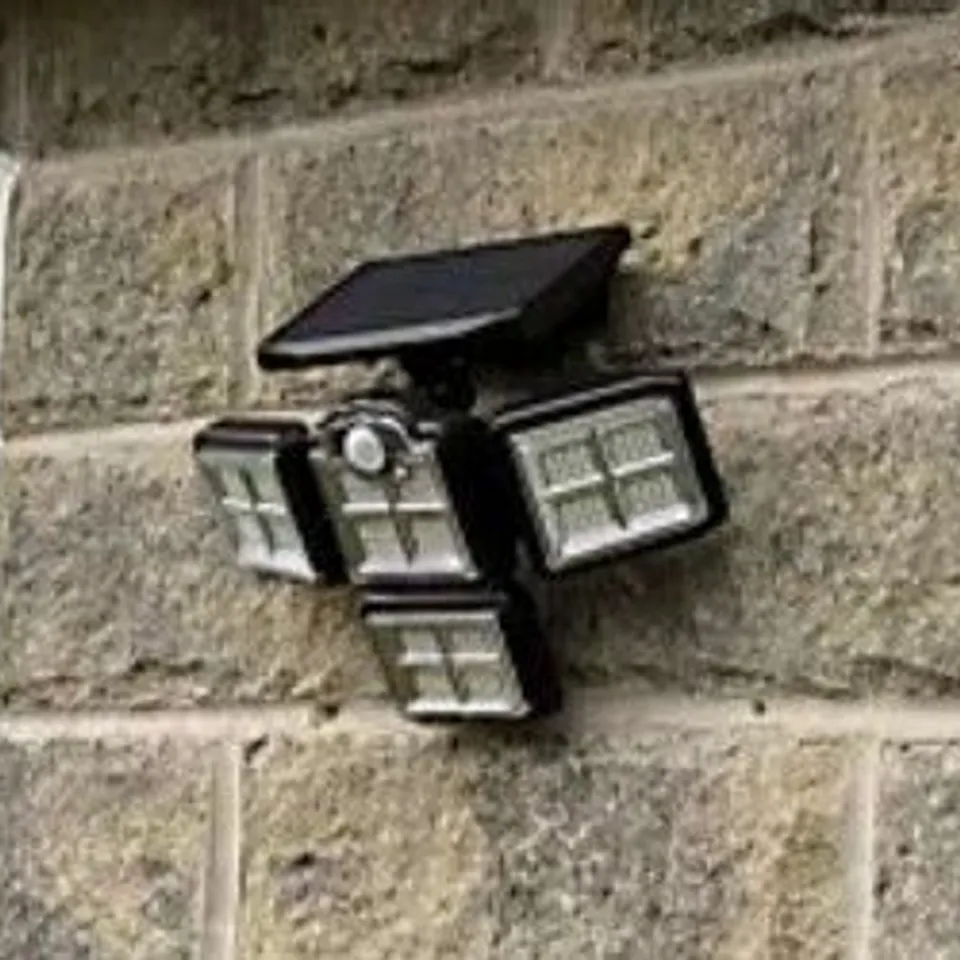 SFIXX SOLAR SENSOR SECURITY WALL LIGHT - 4 HEADS WITH REMOTE