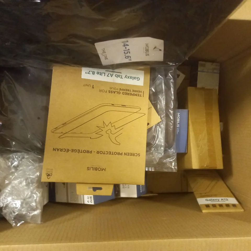 APPROXIMATELY 15 ASSORTED TABLET & PHONES CASES TO INCLUDE MOBILIS SUCTION MOUNT, MOBILIS THEONE BASIC BRIEFCASE CLAMSHELL ZIPPED POCKET (14-15.6"), MOBILIS TEMPERED GLASS SCREEN PROTECTOR, ETC