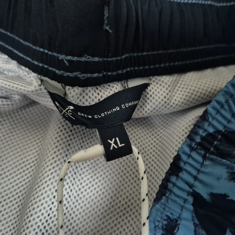 CREW CLOTHING COMPANY PAINTERLY FLORAL SWIM SHORTS – XL
