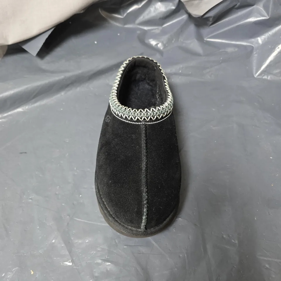 BLACK UGG SLIPPERS SIZE UK 5. UNBOXED