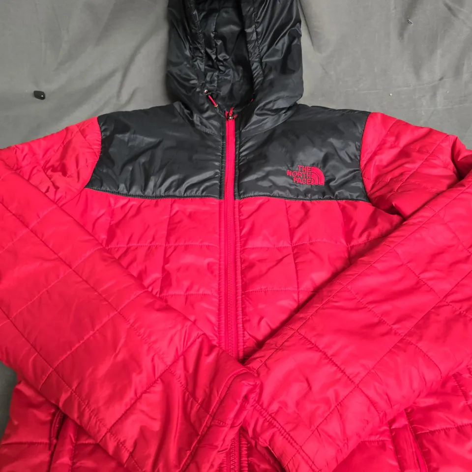 THE NORTH FACE HOODED PUFFER JACKET – SIZE UNSPECIFIED