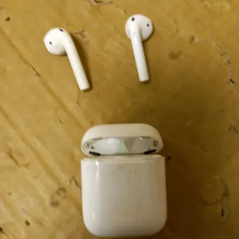 APPLE AIRPODS