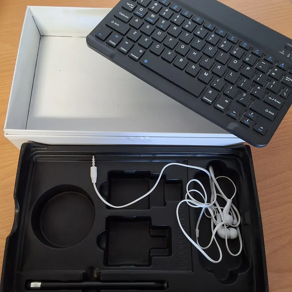 BOXED MODEL C108 128GB TABLET WITH FOLIO CASE