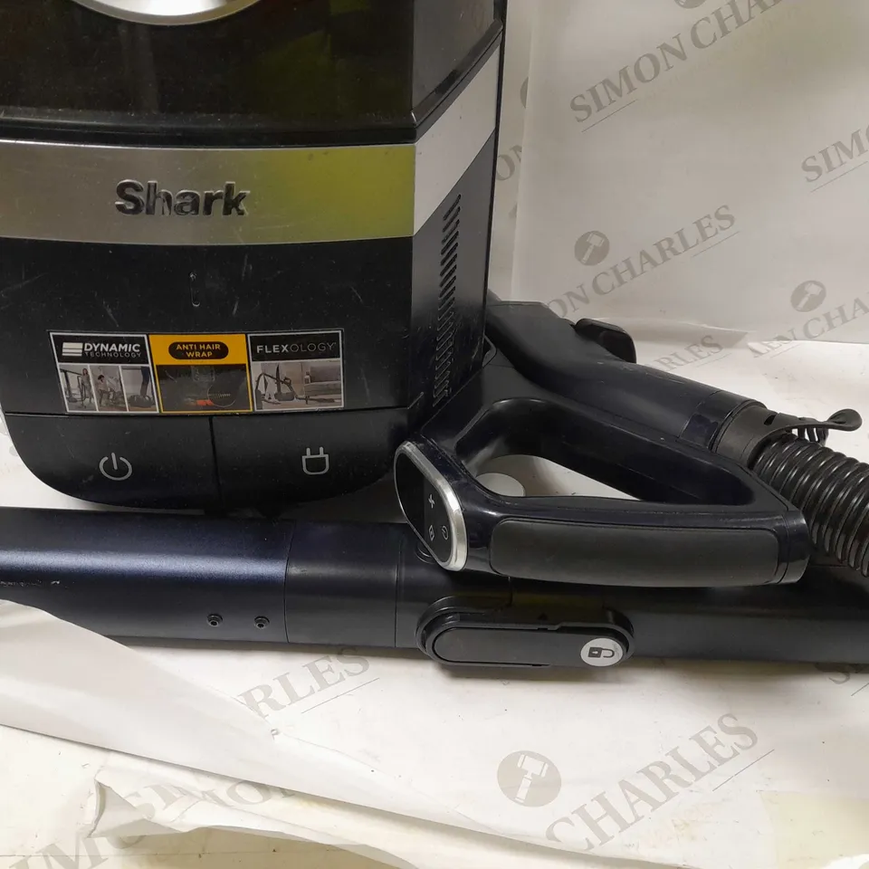 SHARK PET BAGLESS CYLINDER CZ250UKT