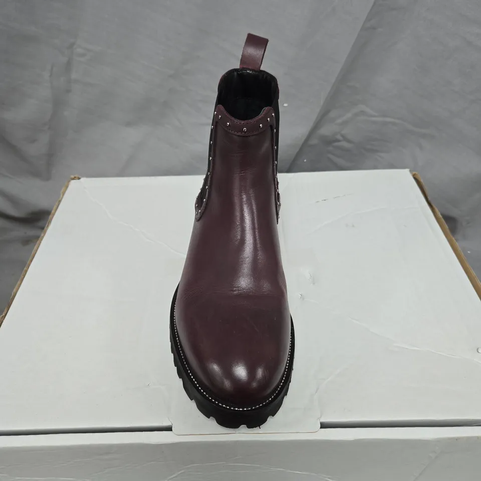 HUSH PUPPIES GWYNETH STUD BOOT – PLUM SIZE 5