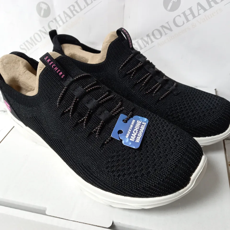 SKETCHERS COMFORT TRAINER BLACK SIZE 6.5