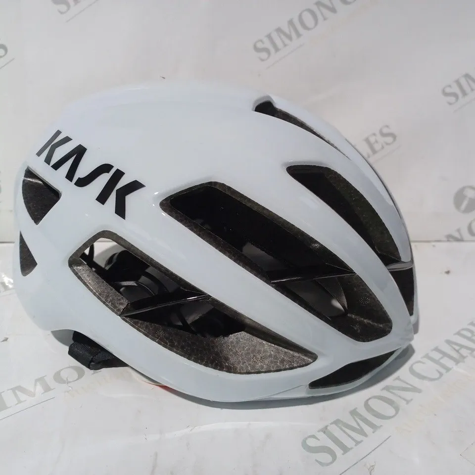 BOXED KASK PROTON ICON PROTECTIVE HELMET IN WHITE SIZE MEDIUM