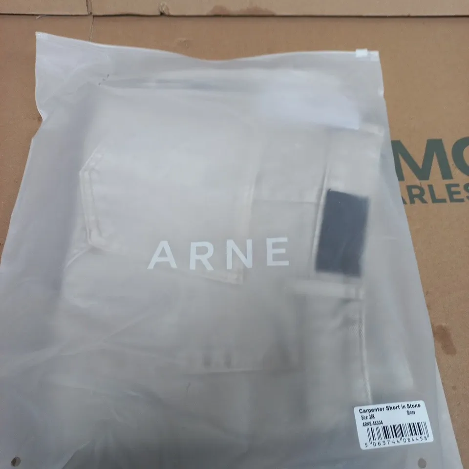 ARNE CARPENTER SHORT IN STONE – SIZE 36R