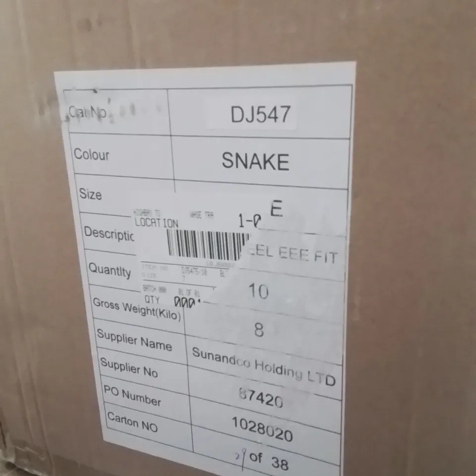 BOX CONTAINING APPROXIMATELY 10 BRAND NEW WOMENS JD WILLIAMS SNAKE BLOCK HEELS SIZE 7EEE