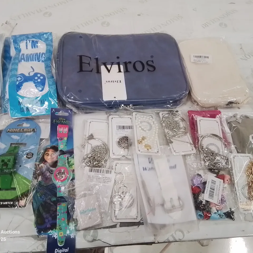 BOX CONTAINING LARGE QUANTITY OF MIXED EVERYDAY HOUSEHOLD ITEMS ETC. TO INCLUDE: GAMING SOCKS, SEVERAL JEWELLERY GIFT SETS, KIDS WATCHES AND LOTS MORE 