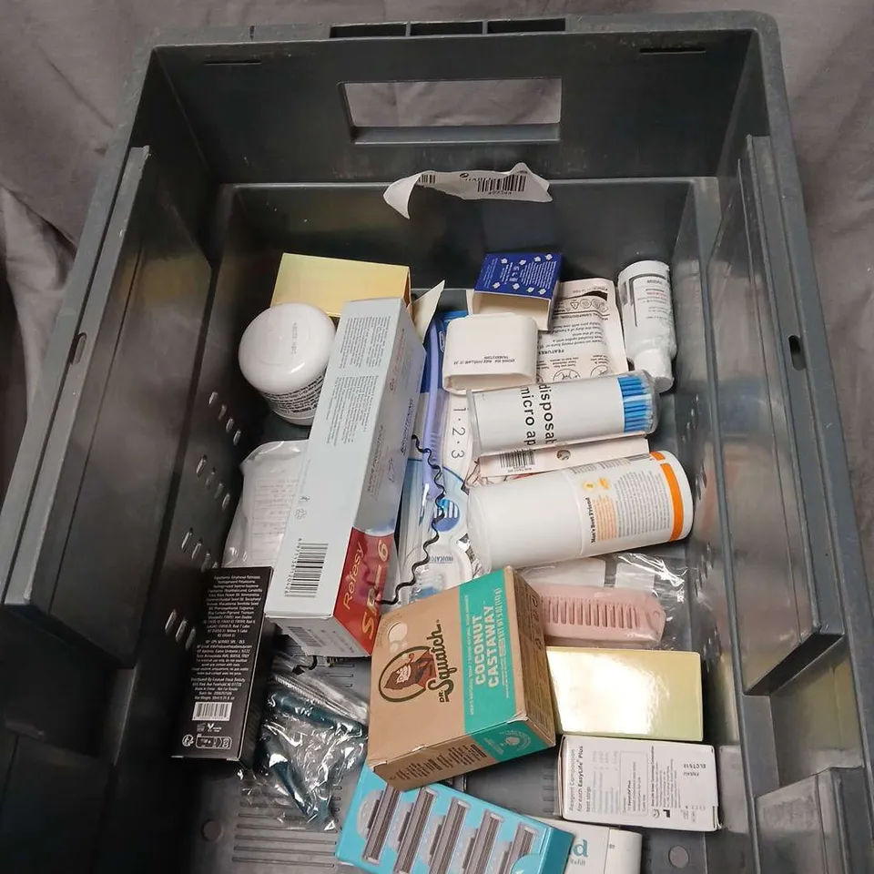 APPROXIMATELY 20 ASSORTED HEALTH AND BEAUTY PRODUCTS TO INCLUDE - SQUATCH COCONUT SOAP REFESY SP-6 TEETH WHITENER INCLUDED.