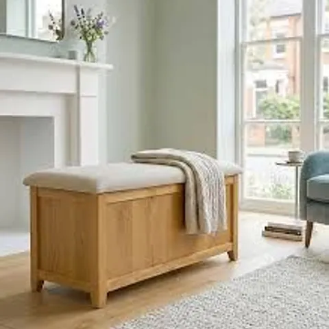 BOXED HALLOWOOD FURNITURE ASTON BLANKET AND TOY BOX - NATURAL/GREY (1 BOX)