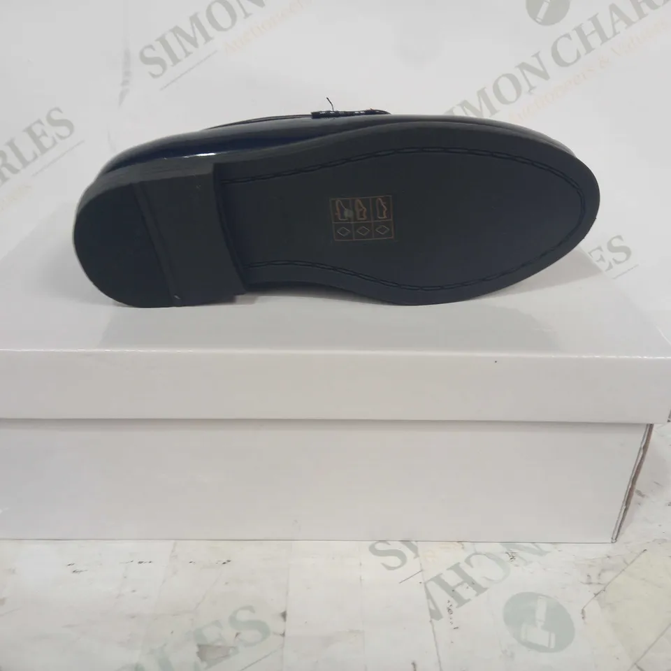 BOXED PAIR OF ROMANO NEXT GENERATION SLIP-ON SHOES IN NAVY EU SIZE 26